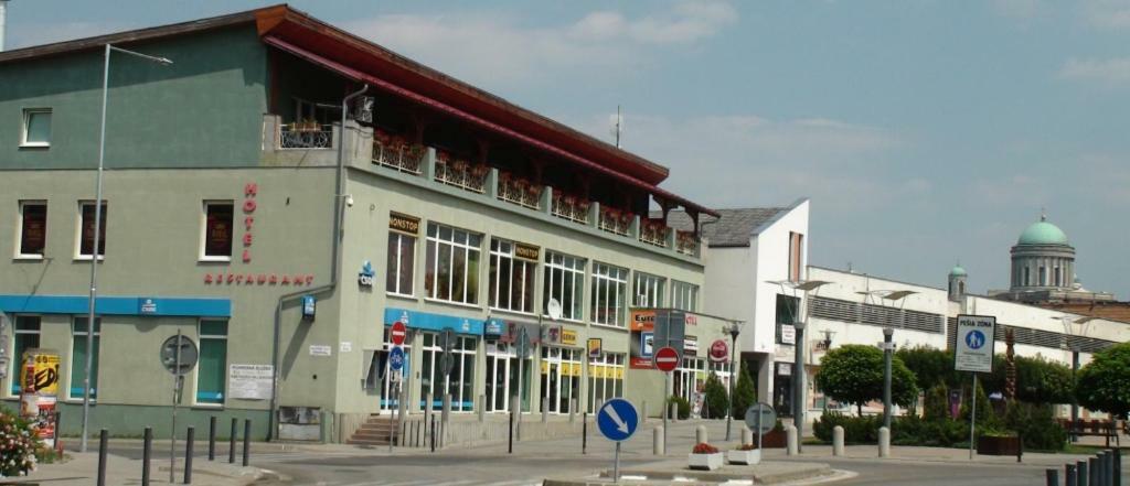 Europa Penzion Štúrovo Esterno foto